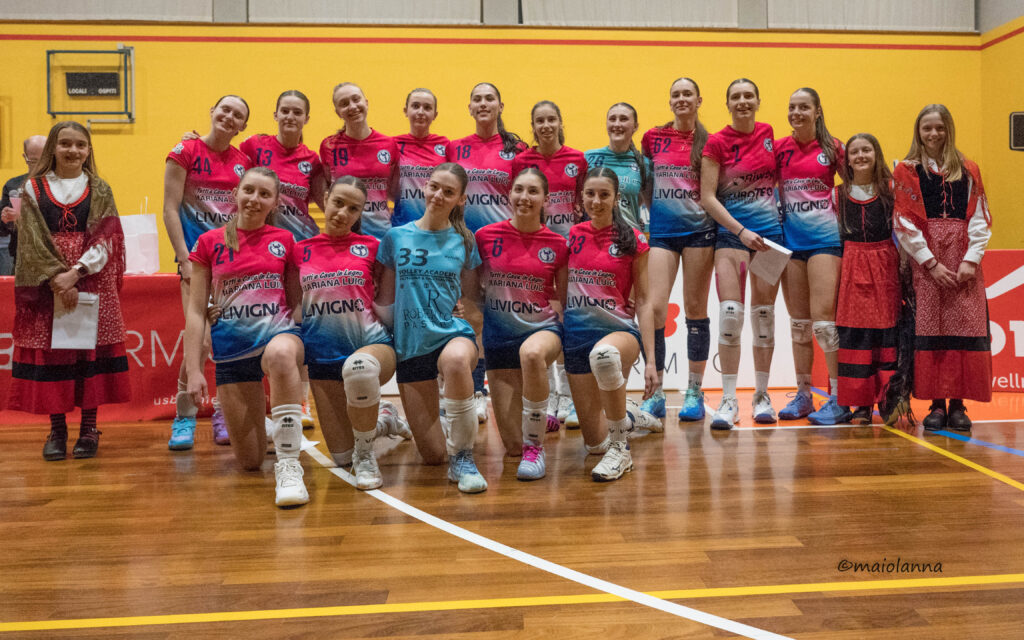 premiazioni al termine delle finali U18 F 2025 26 Ct Sondrio - squadra