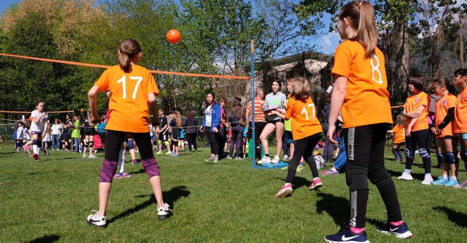 partita bambini pallavolo S3 all'aperto