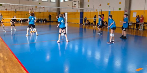 ragazzi in campo per i giochi sportivi studenteschi