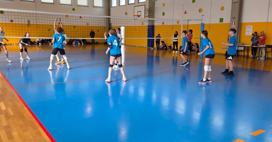 ragazzi in campo per i giochi sportivi studenteschi